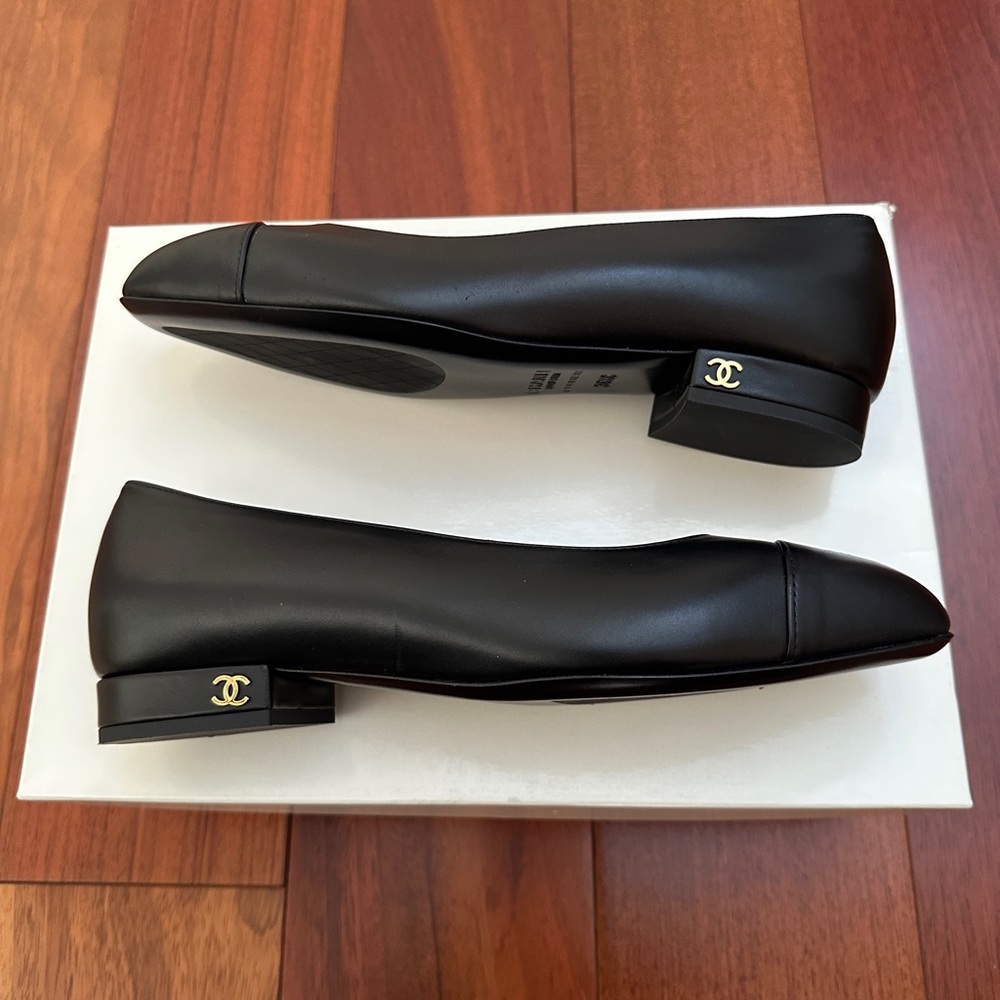 NEW Authentic CHANEL Uniform Black Leather Cap Toe Flats Loafers with Gold Logo